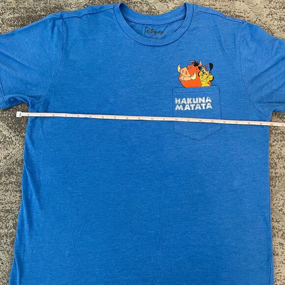 Disney Hakuna Matata T-shirt size Medium - Picture 7 of 8